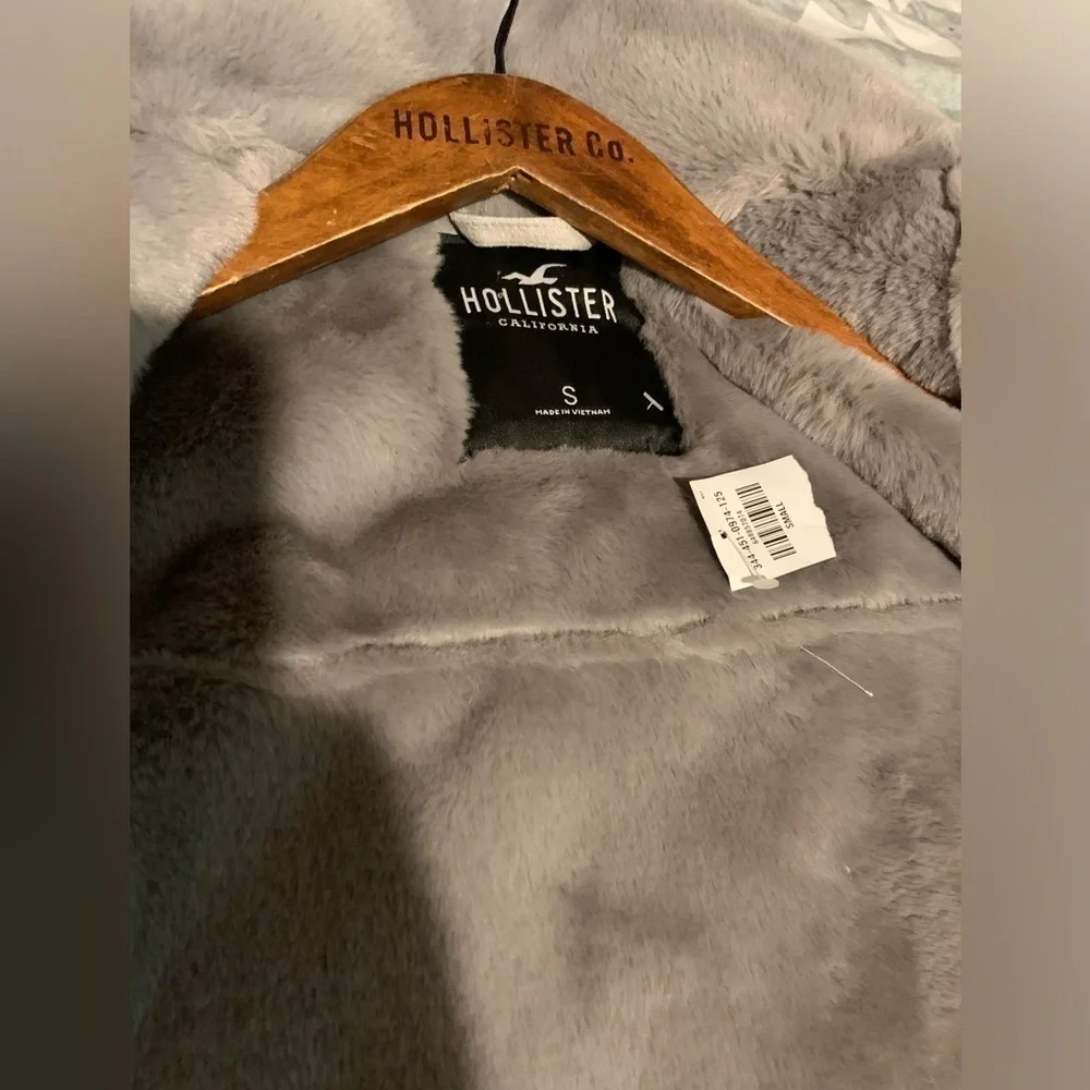 FINAL PRICE DROP NWT Hollister small warm and fuzzy faux suede and faux fur coat - Picture 9 of 9